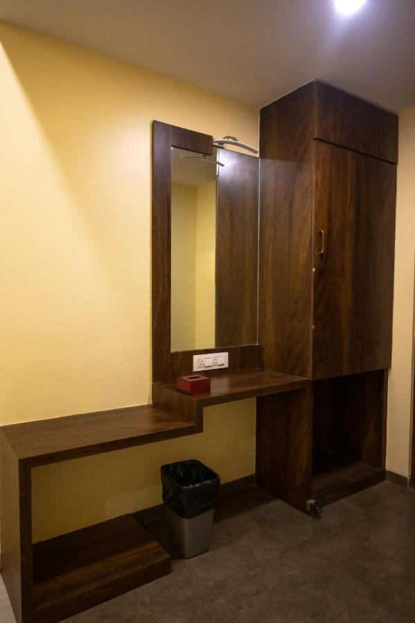 Hotel Vijaya Hill View Residency Navi Mumbai Exterior foto